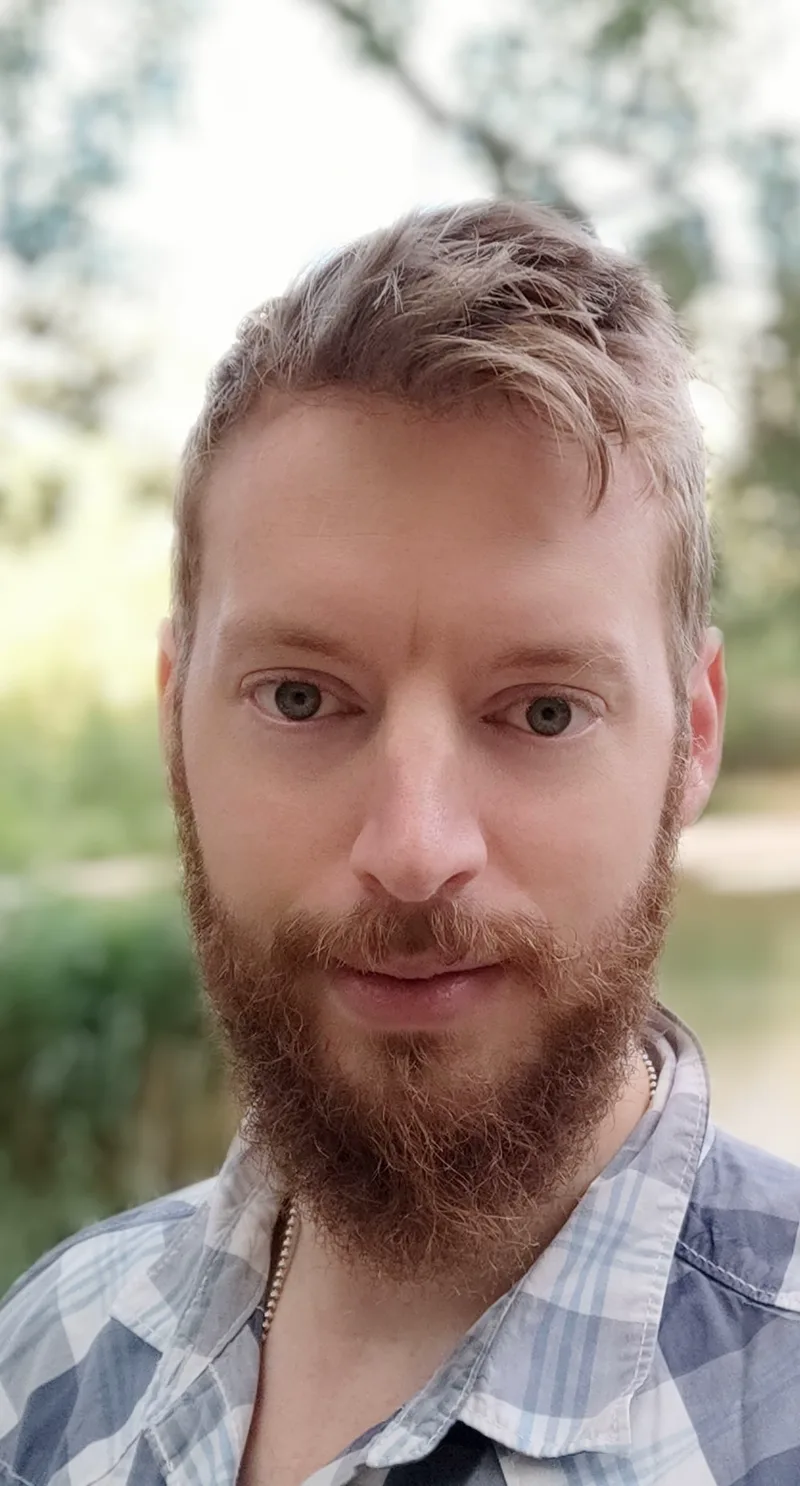 Portrait de Raphael Dhainaut